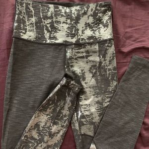 28” Lululemon Wunder Under Leggings